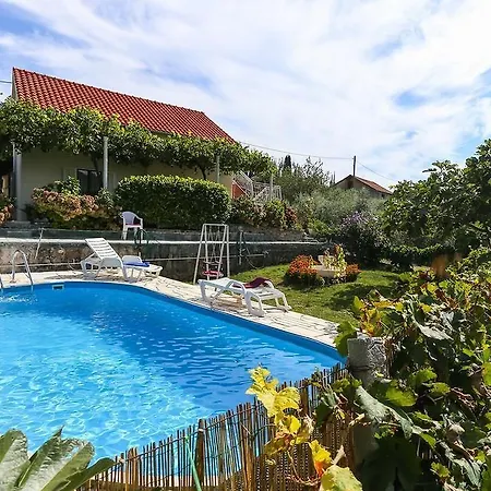 Holiday Desin Apartman Molunat